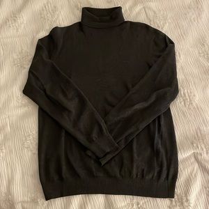 H&M grey turtle neck sweater size Medium